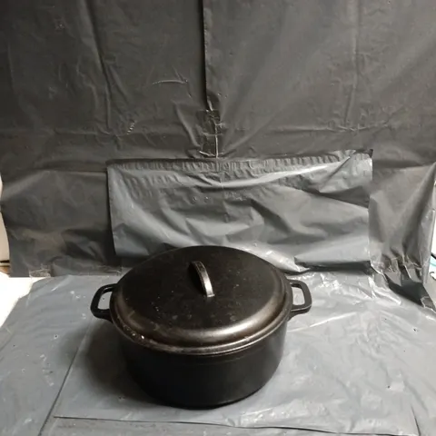 CAST IRON DUTCH OVEN WITH LID