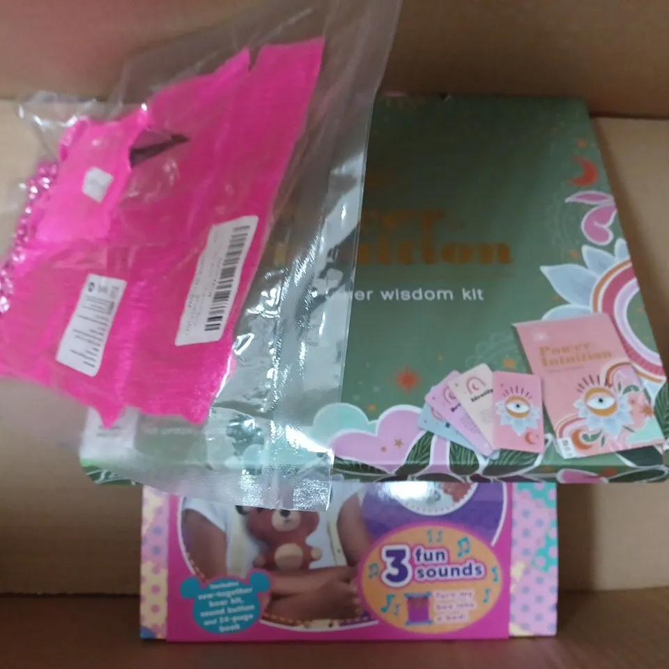 BOX OF APPROX 8 ASSORTED TOYS & GAMES TO INCLUDE MUSICAL MAT, PEPPA PIG PUZZLE, HOBBY WORLD FUNKY STAMPS, ETC 