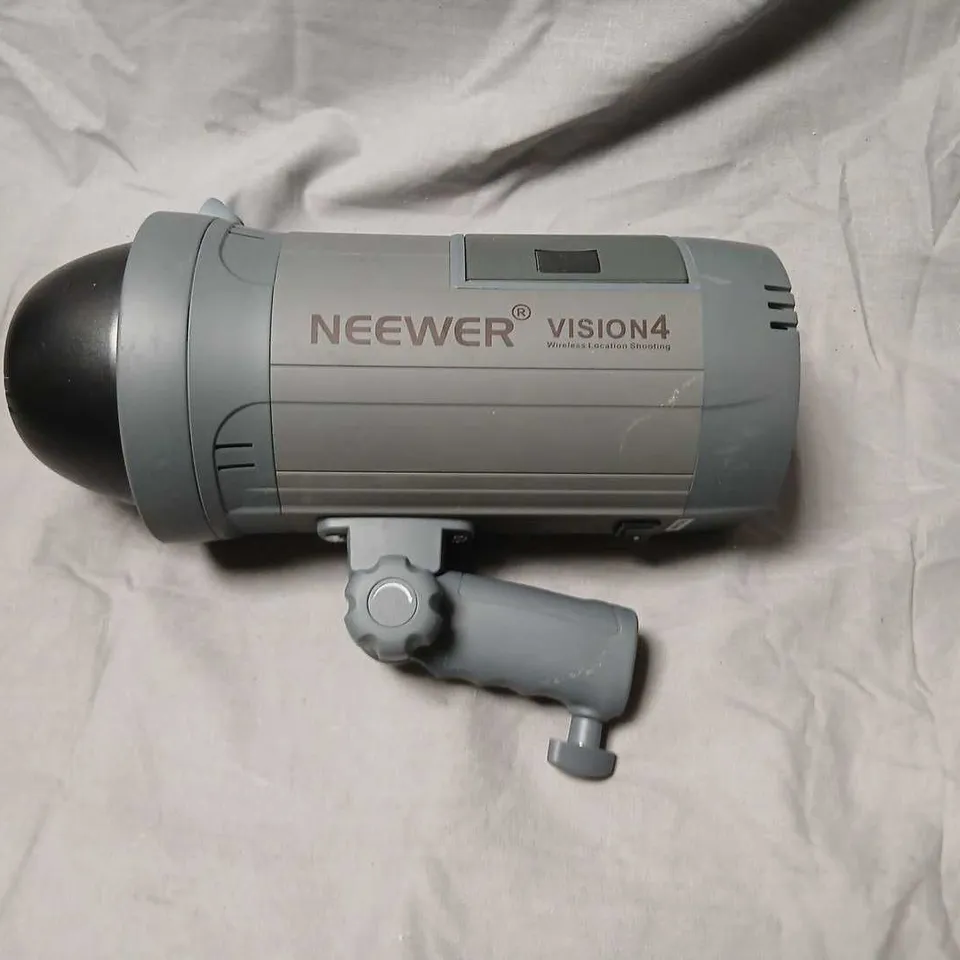 NEEWER VISION4 WIRELESS FLASH TRIGGER RECEIVER – BLUE LCD DISPLAY