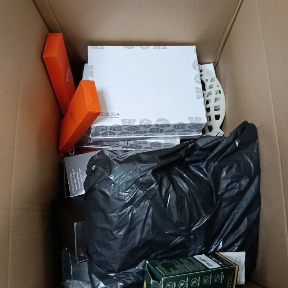 BOX OF APPROXIMATELY 15 ASSORTED ITEMS TO INCLUDE SHOE TREE COMFORT FOOTWEAR, INCREMENTUM THE HAIR BRUSH ETC