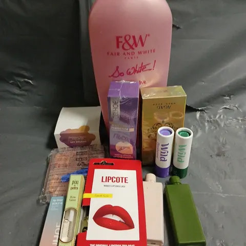 APPROXIMATELY 20 ASSORTED HEALTH & BEAUTY PRODUCTS TO INCLUDE - F&W BRIGHTENING SHOWER GEL, WILD DEODORANT, PIXI BROW TAMER, ETC