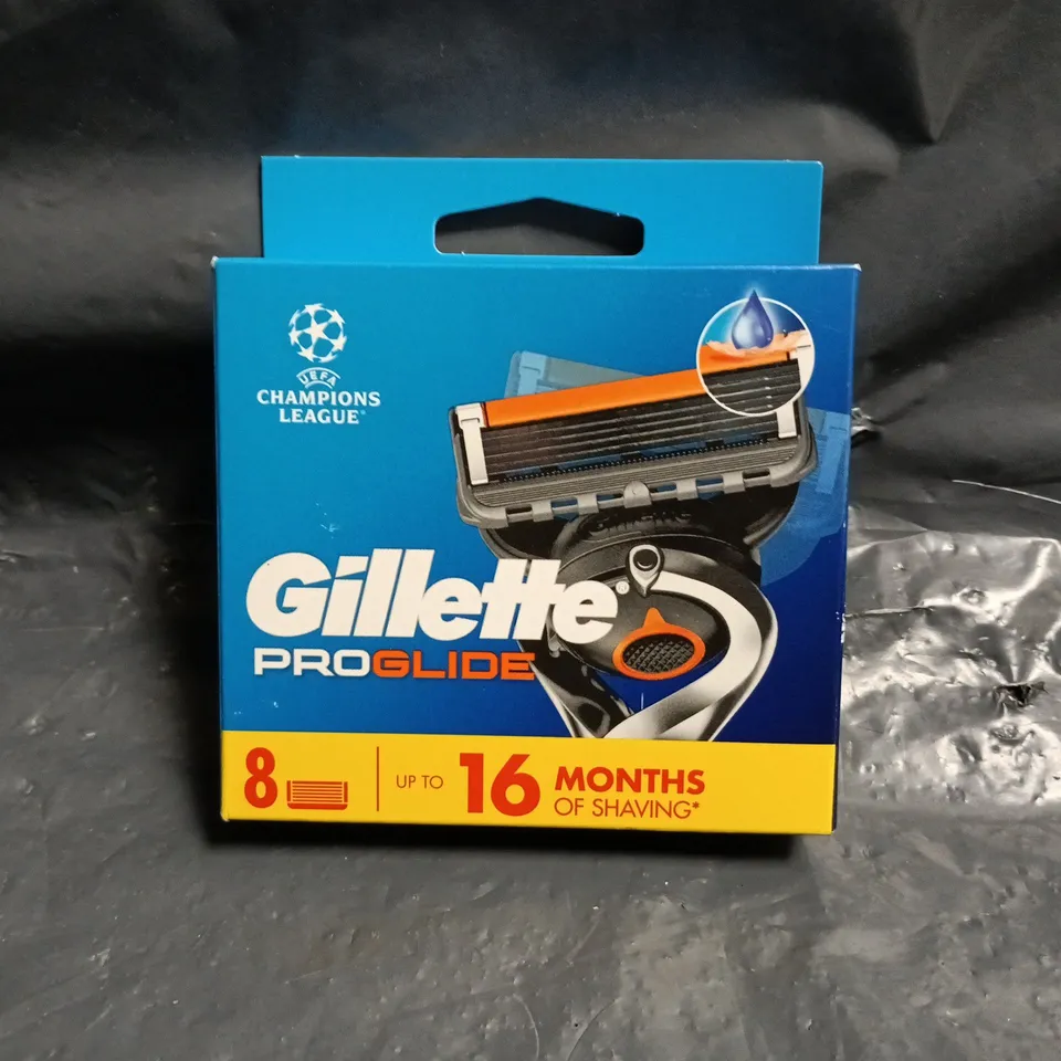 GILLETTE PRO GLIDE UEFA CHAMPIONS LEAGUE PACK OF 8 RAZOR REFILLS