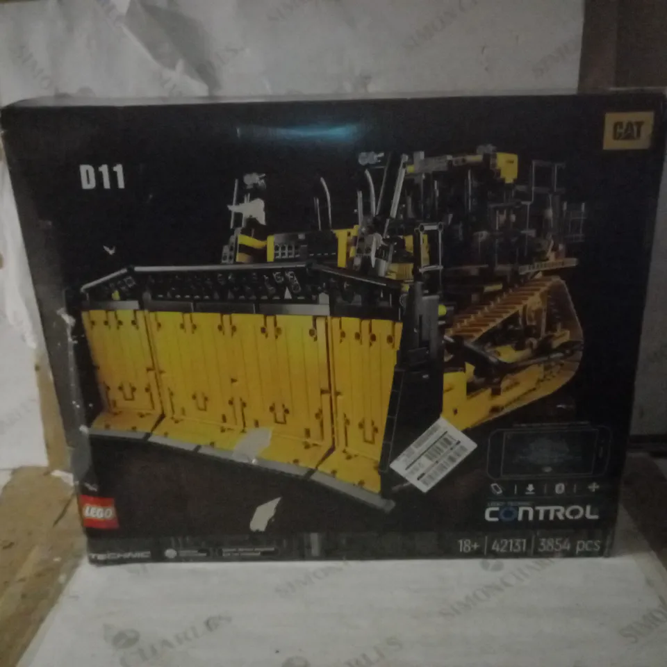 BOXED LEGO TECHNIC CAT D11 BULLDOZER (SET 42131) RRP £430