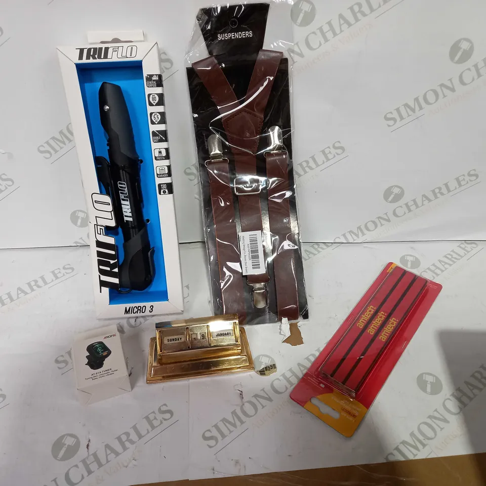 BOX OF APPROX 30 ASSORTED ITEMS TO INCLUDE - BIKE PUMPS, GUITAR TUNER, SUSPENDERS ETC