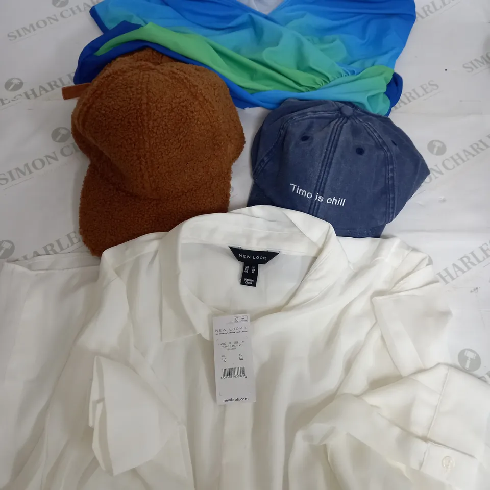 BOX OF APPROXIMATELY 25 ASSORTED CLOTHING ITEMS TO INCUDE - TOP , HATS , SWIMMING SUIT ETC 