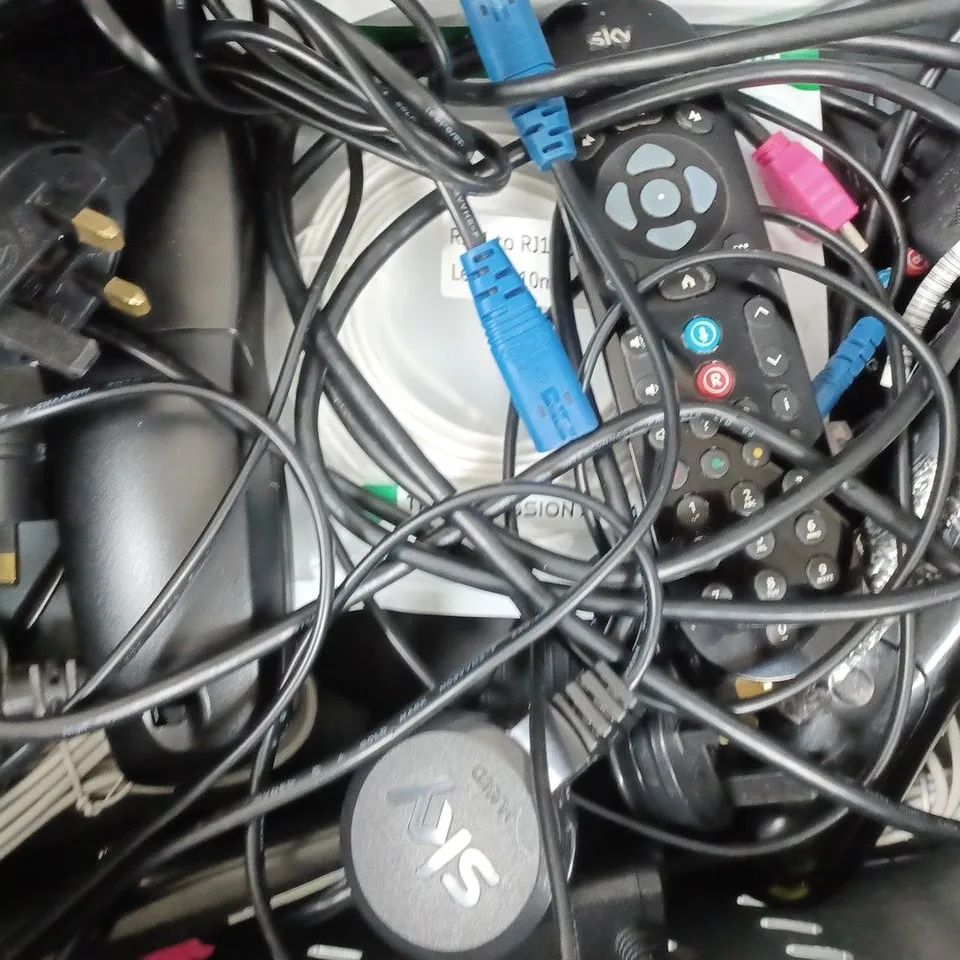APPROXIMATELY 10 ASSORTED HOUSEHOLD ITEMS TO INCLUDE SKY Q MINI BOX, SKY REMOTE, ETC