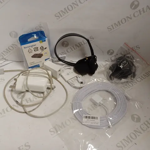 BOX OF APPROX 15 ITEMS INCLUDING ASSORTED CHARGER, WIRED HEADSET AND USB 4 PORT HUB