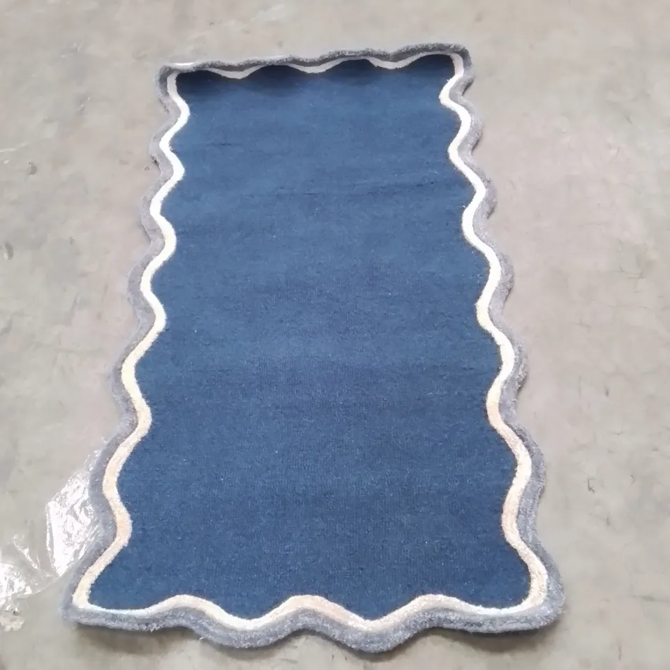 QUALITY DESIGNER AREA RUG - APPROXIMATELY 150X90CM