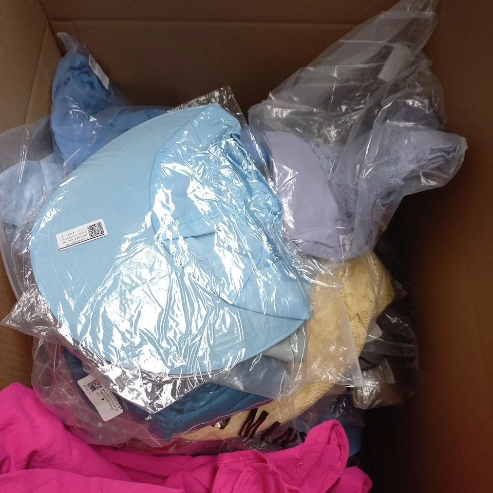 BOX OF APPROXIMATELY 25 ASSORTED CLOTHING ITEMS OF VARIOUS SIZES AND STYLES