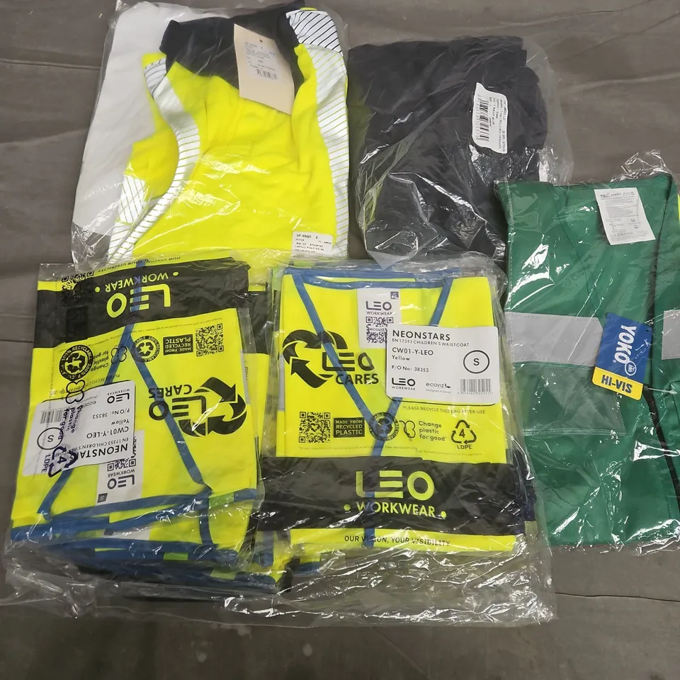 APPROXIMATELY 15 ASSORTED WORKWEAR CLOTHING ITEMS IN VARIOUS SIZES TO INCLUDE YOKO HI-VIS, NEONSTARS CHILDRENS WAISTCOAT, CEPOVETT POLO, ETC