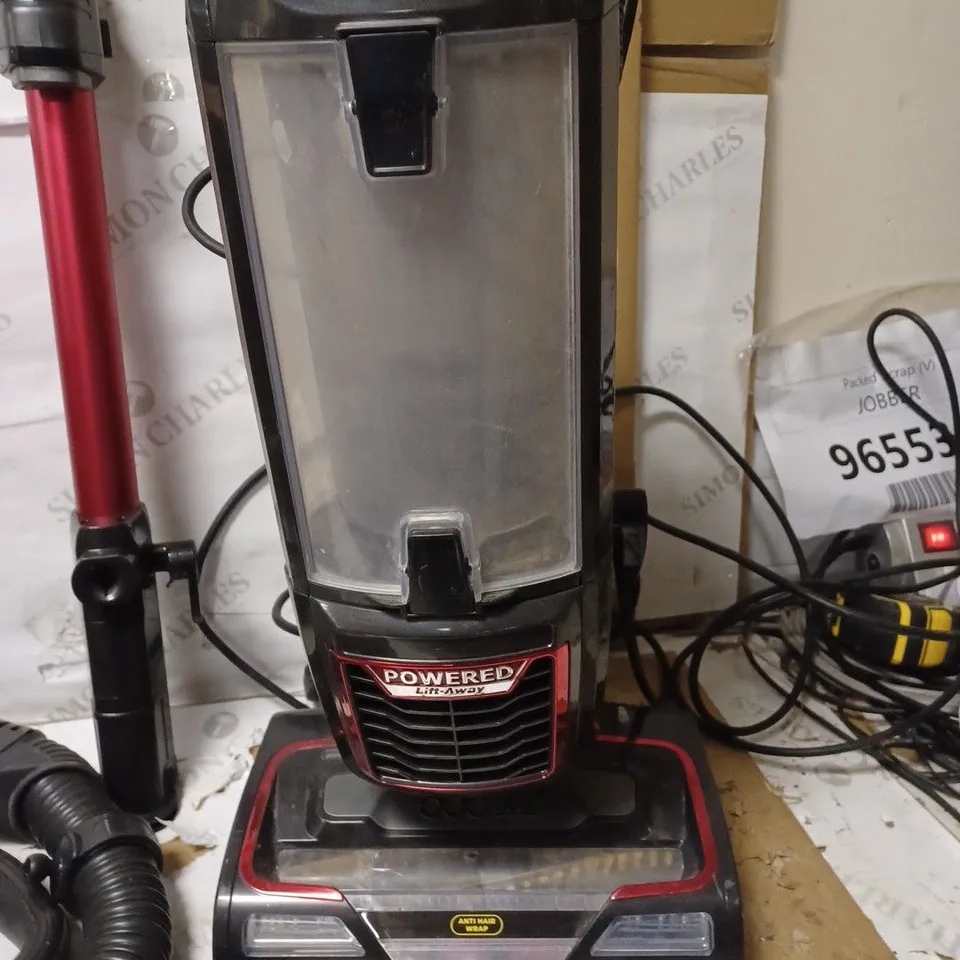 SHARK HOOVER