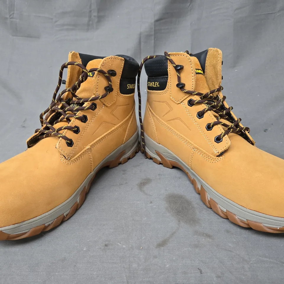 BOXED PAIR OF STANLEY TRADESMAN SAFETY ANKLE BOOTS IN HONEY UK SIZE 10