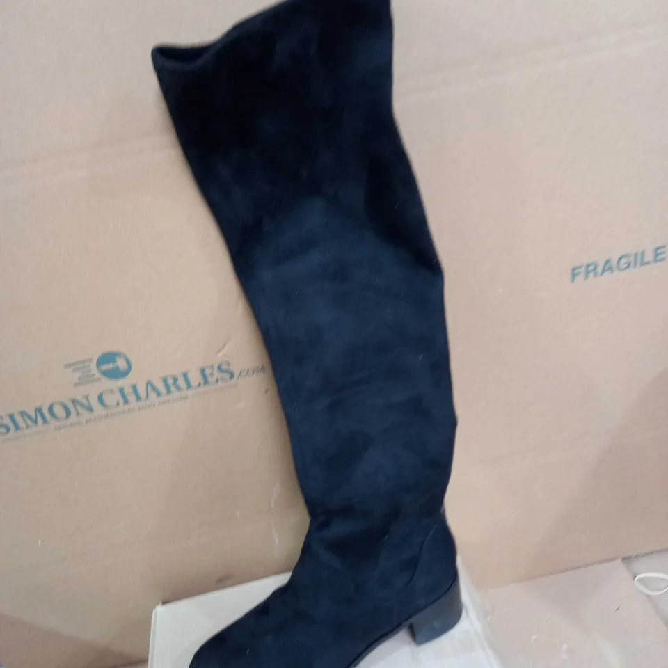 CLARKS OVER THE KNEE BOOT IN BLACK SIZE 6 