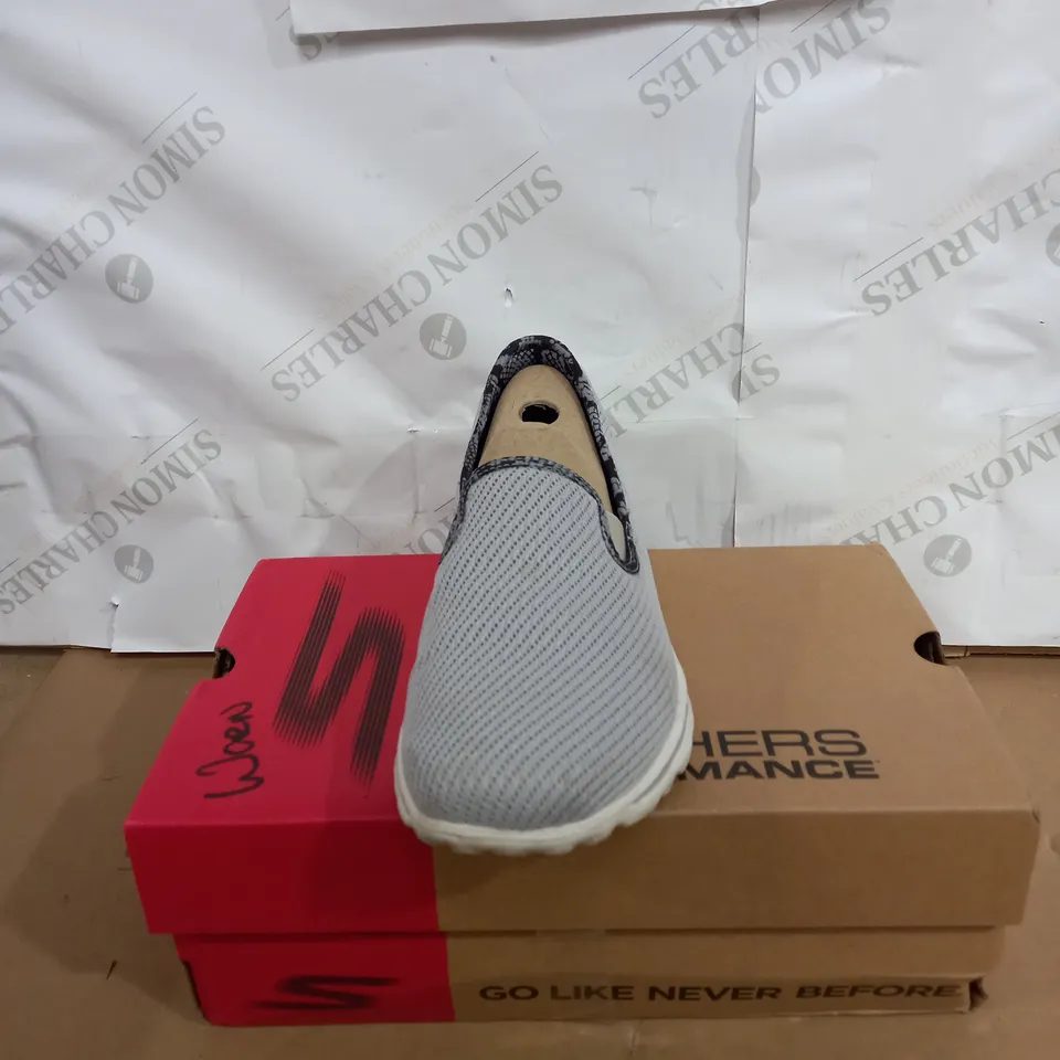 SKECHERS ORIGINAL GO WALK SIZE 6.5