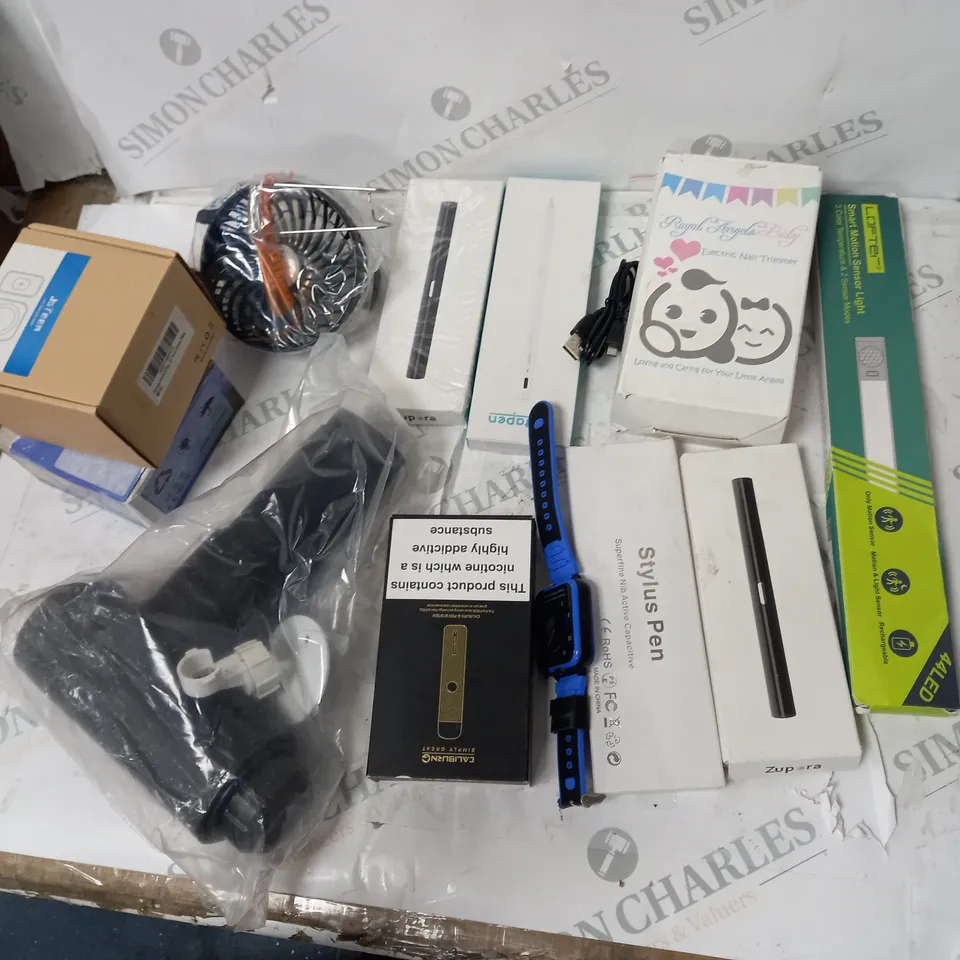 13 RANDOM ELECTRICAL ITEMS INCLUDING IPAD STYLUS PEN, SMART WATCH LIGHT STICK