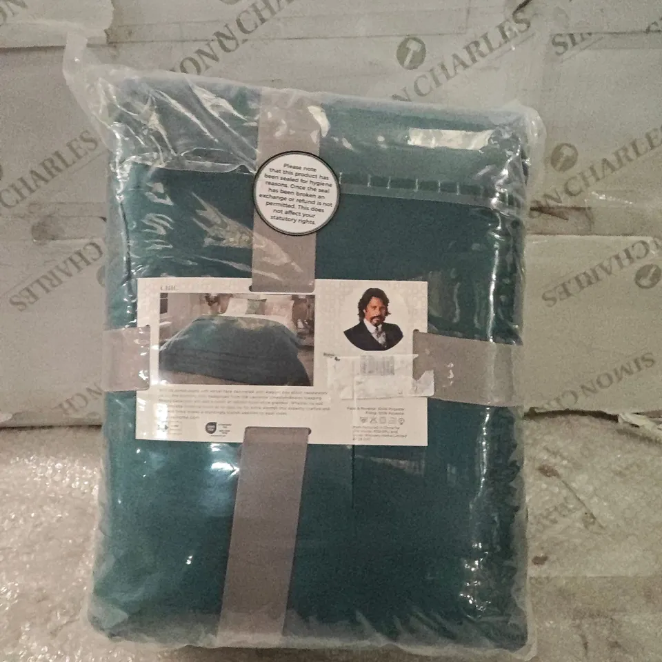LAWRENCE LLEWELYN CHIC THROW IN GREEN - 220X150CM