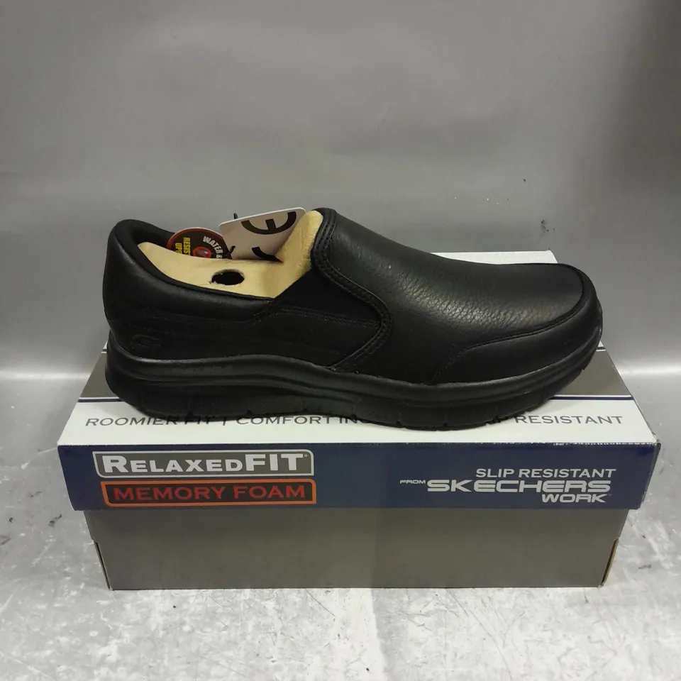 BOXED PAIR OF SKECHERS FLEX ADVANTAGE BRONWOOD SHOES IN BLACK SIZE MENS 9.5