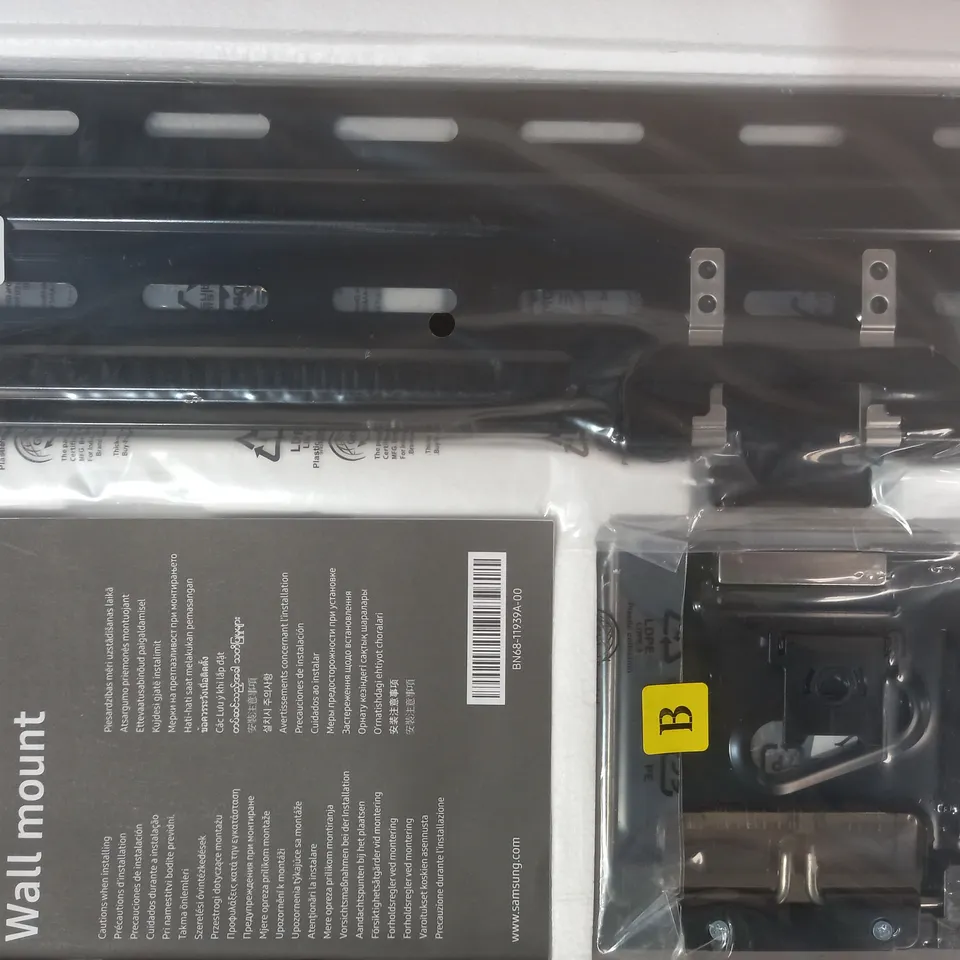 BOXED SAMSUNG SLIM FIT WALL-MOUNT