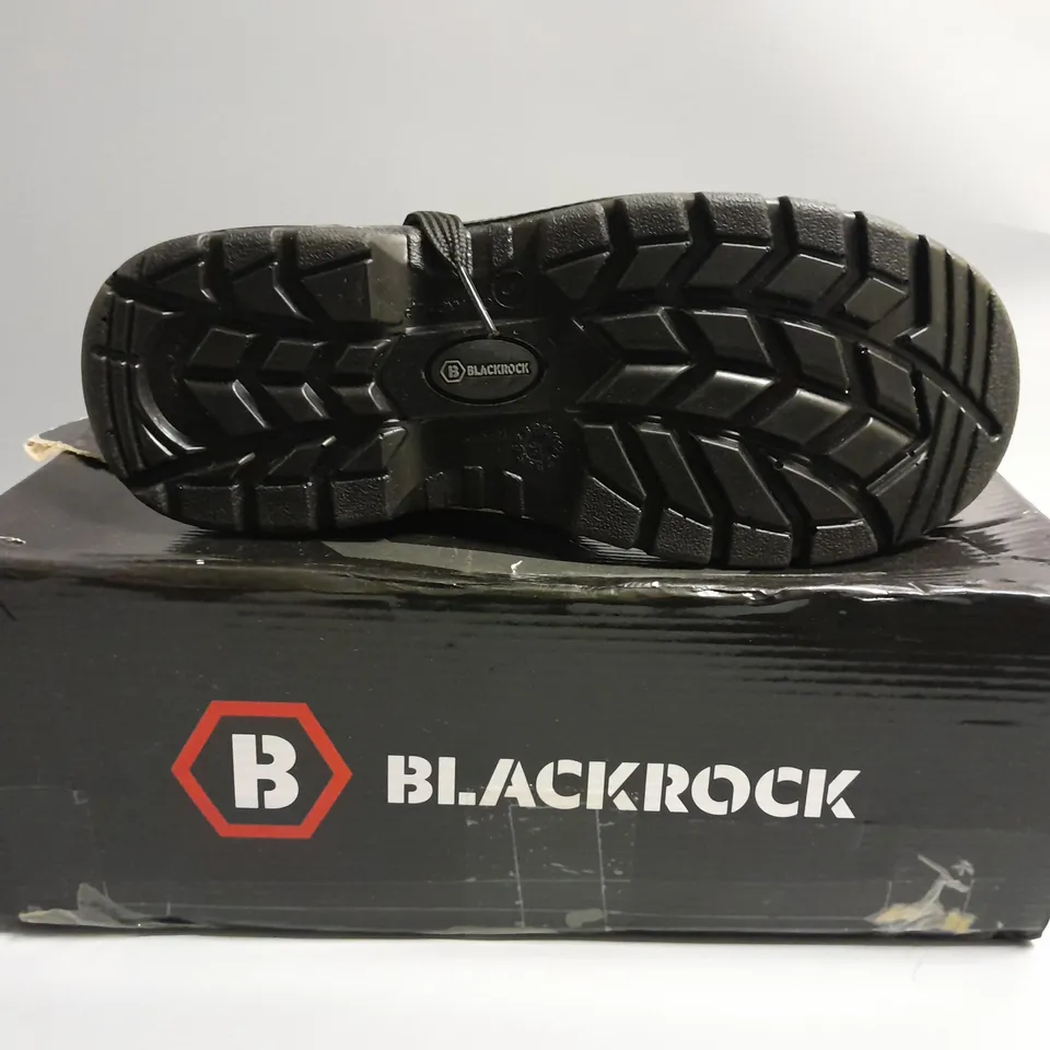 BOXED PAIR OF BLACKROCK CHUKKA BOOTS IN BLACK - UK SIZE 6 