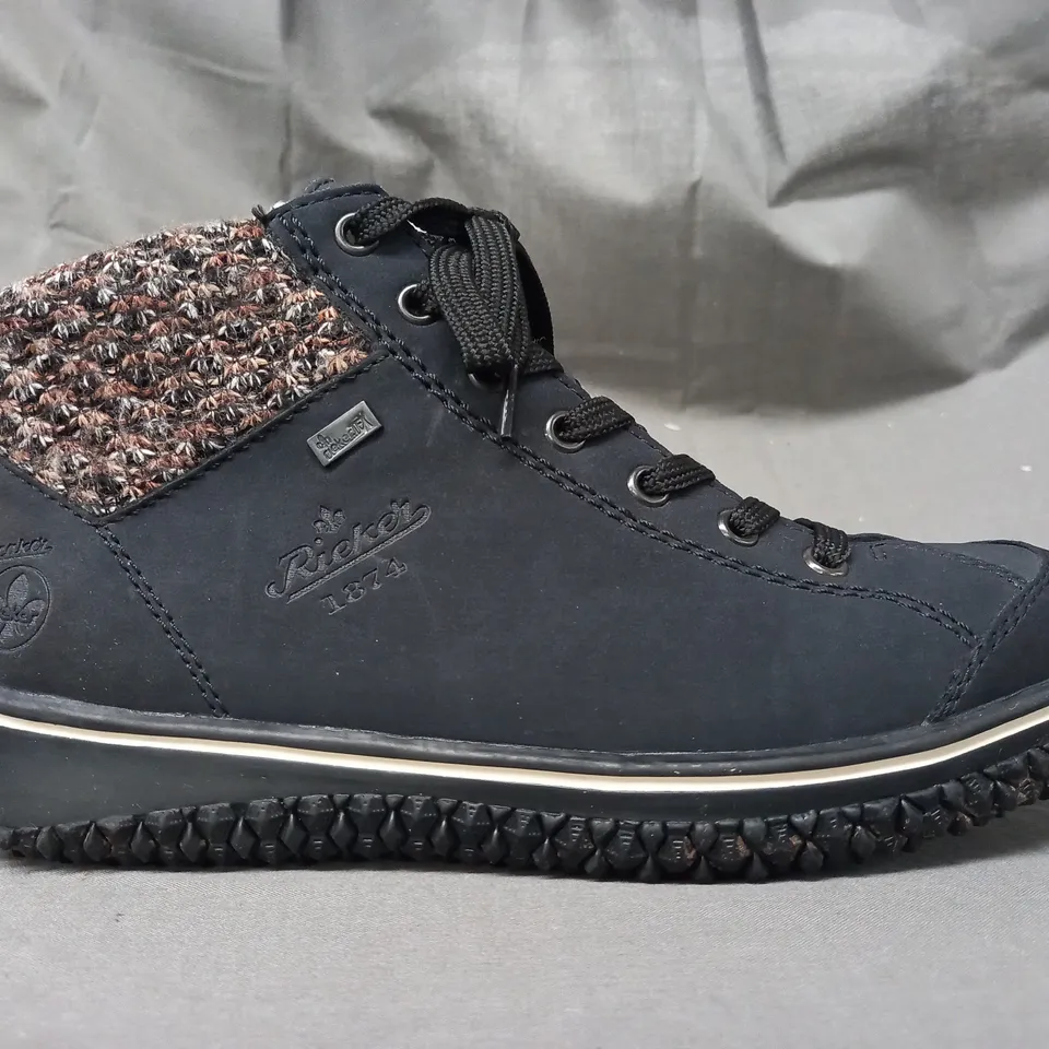 BOXED PAIR OF RIEKER WATER RESISTANT BOOTS IN NAVY SIZE 6