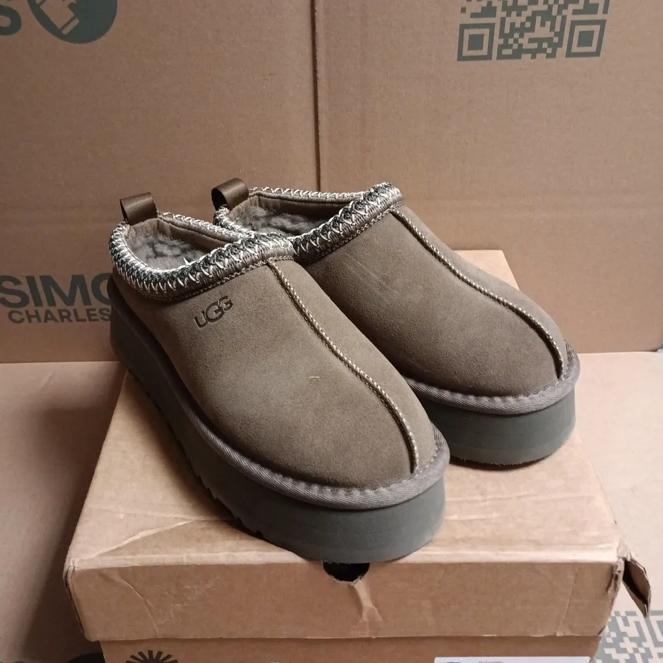 BOXED PAIR OF UGG CLASSIC ULTRA MINI PLATFORM SHOES - 5