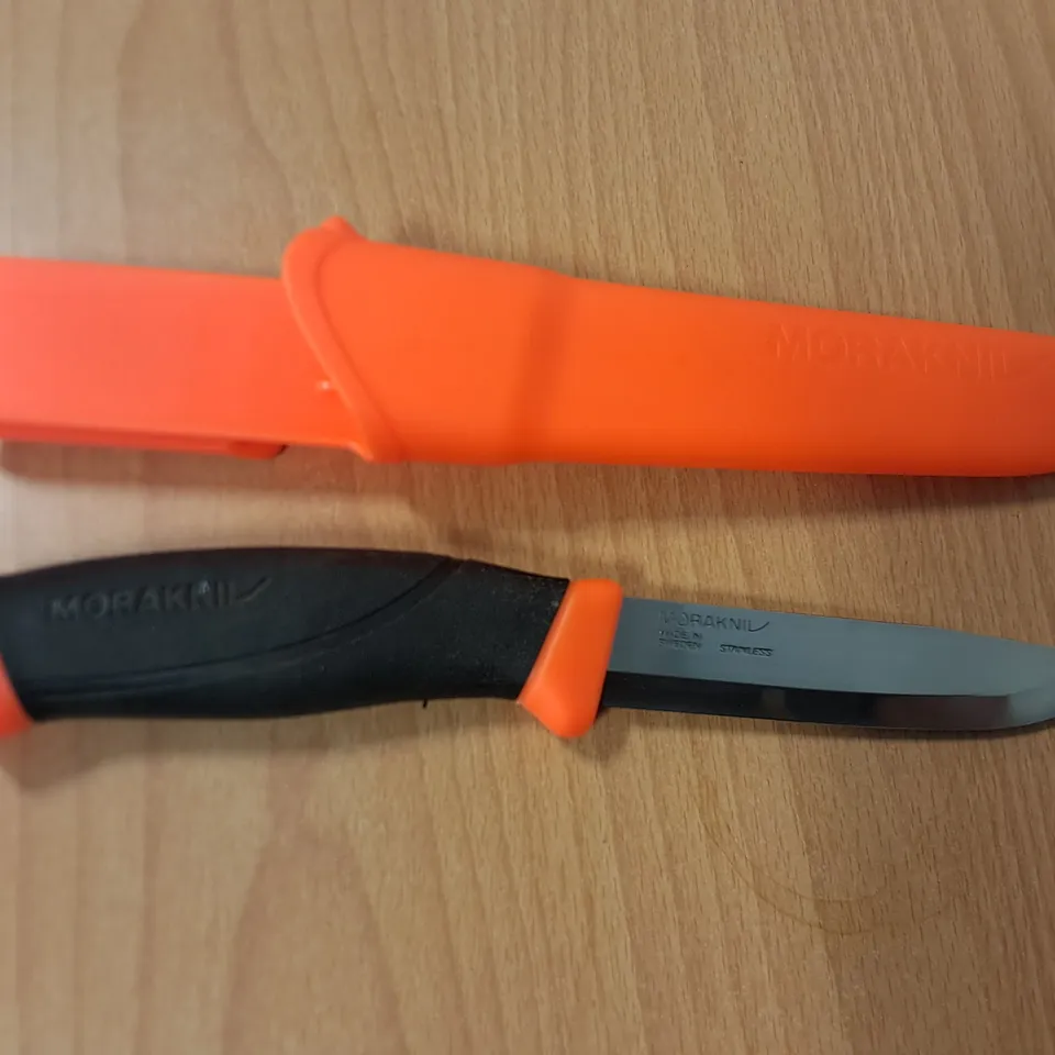 MORAKNIL KNIFE WITH ORANGE SHEATH