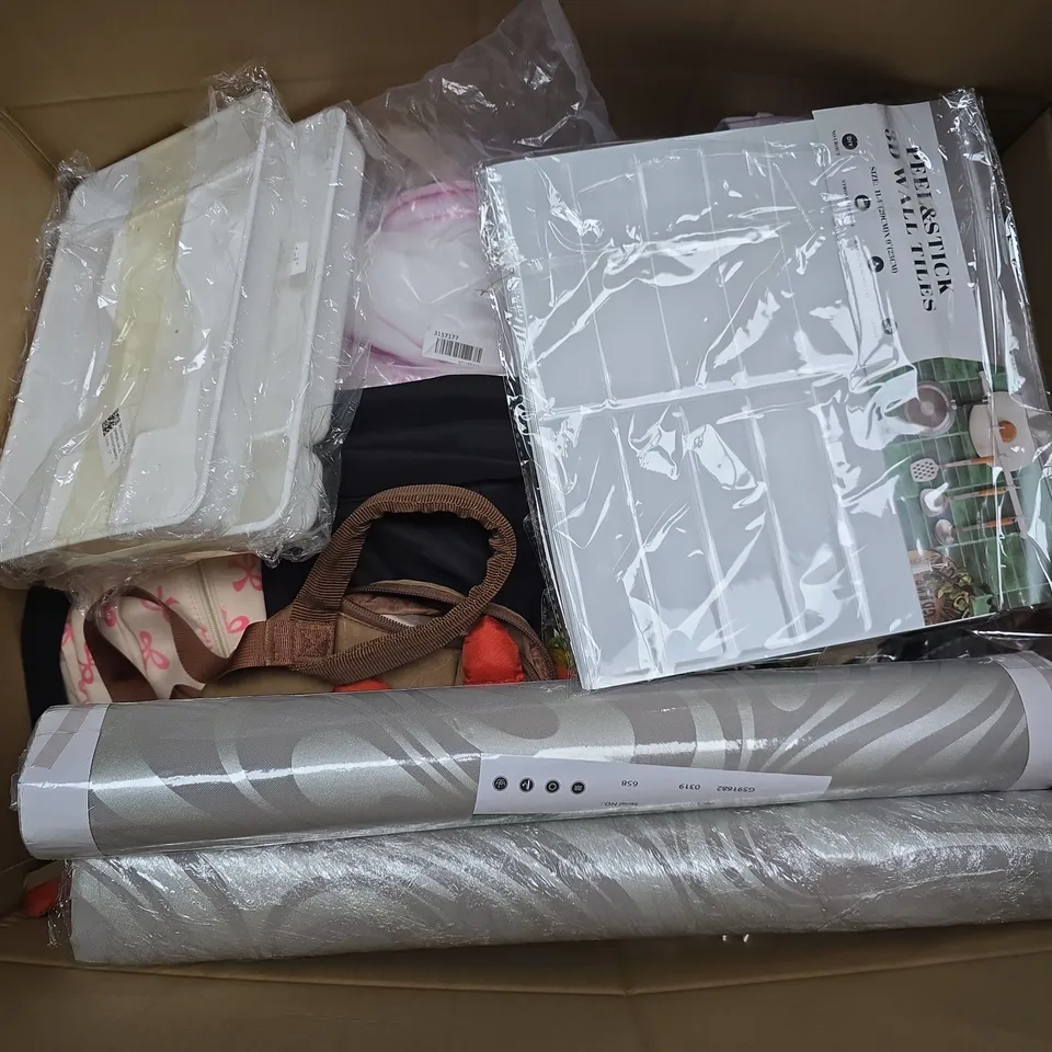 APPROXIMATELY 25 ASSORTED HOUSEHOLD PRODUCTS TO INCLUDE WALLPAPER, AUTUMN WREATH, RUCKSACK, ETC - COLLECTION ONLY