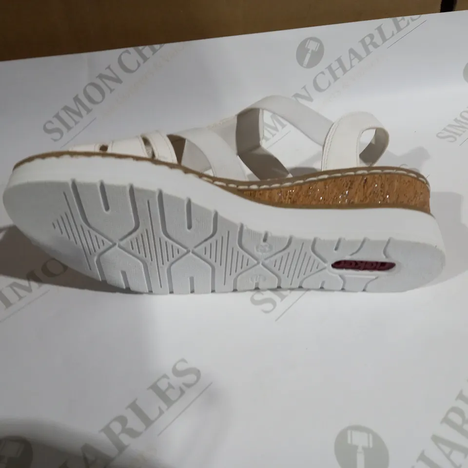 RIEKER SANDLES IN WHITE SIZE 5 