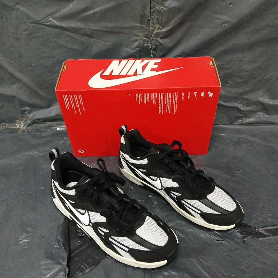BOXED PAIR OF NIKE JAM BLACK/WHITE UK 9