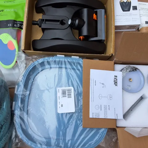 LOT OF 16 ASSORTED HOUSEHOLD ITEMS TO INCLUDE EXPANDABLE HOSE,S-FIXX LAMP, INSOLES AND ACRYLIC LIGHTS