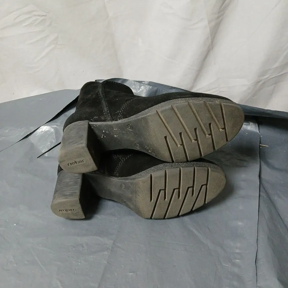 RIEKER SUEDE WARM LINED HEEL BOOTS, SIZE EU 40. UNBOXED