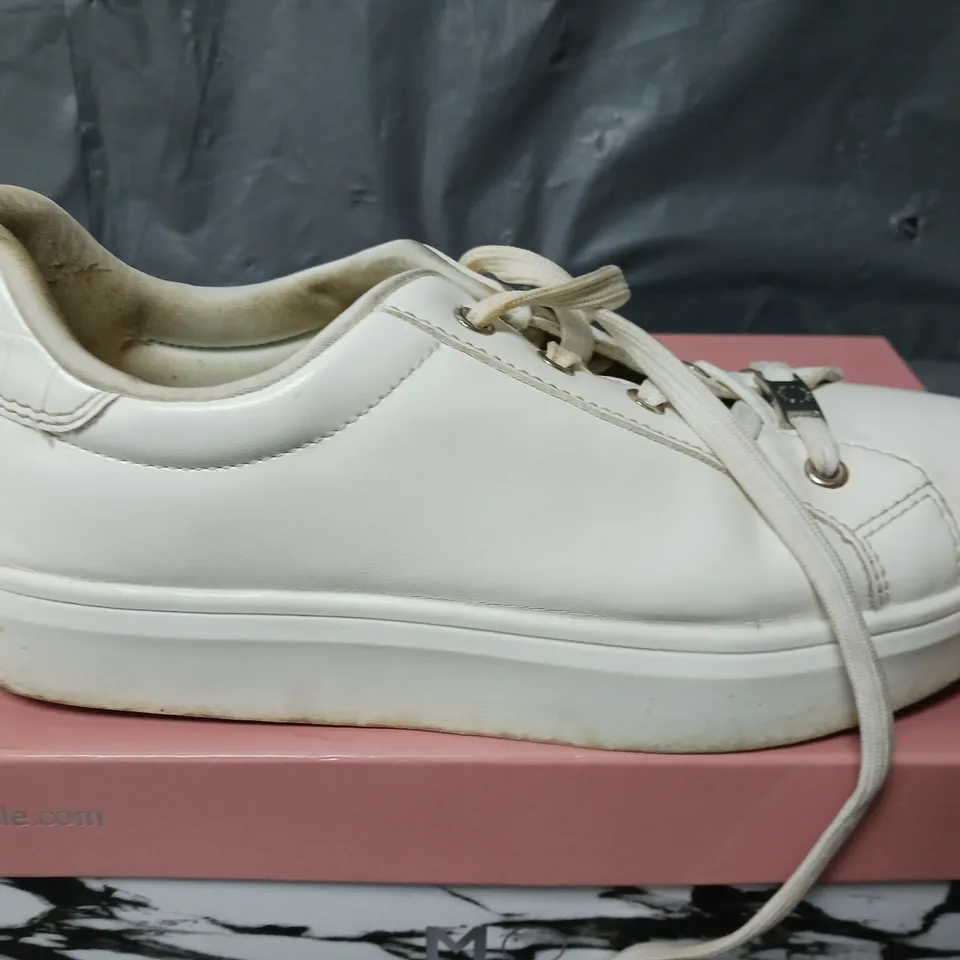 BOXED MODA IN PELLE BELAINE TRAINER IN WHITE - SIZE 6