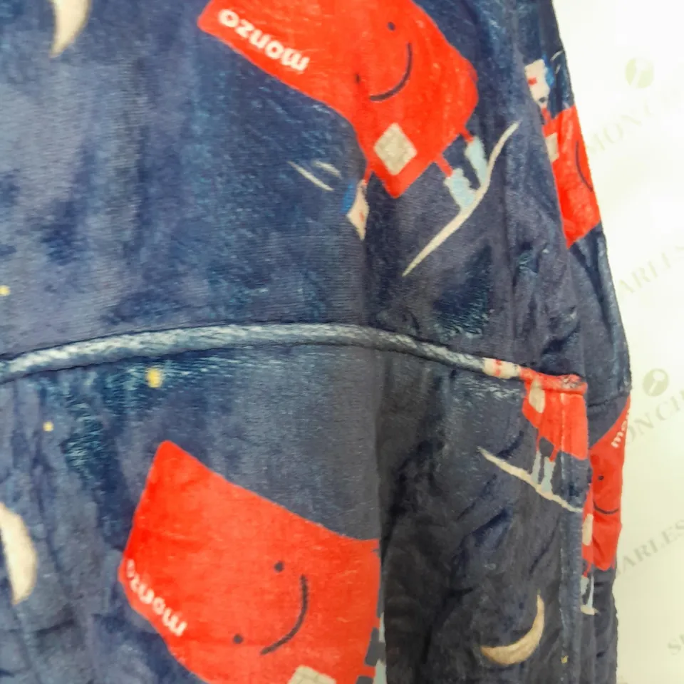 MONZO HOODIE BLANKET