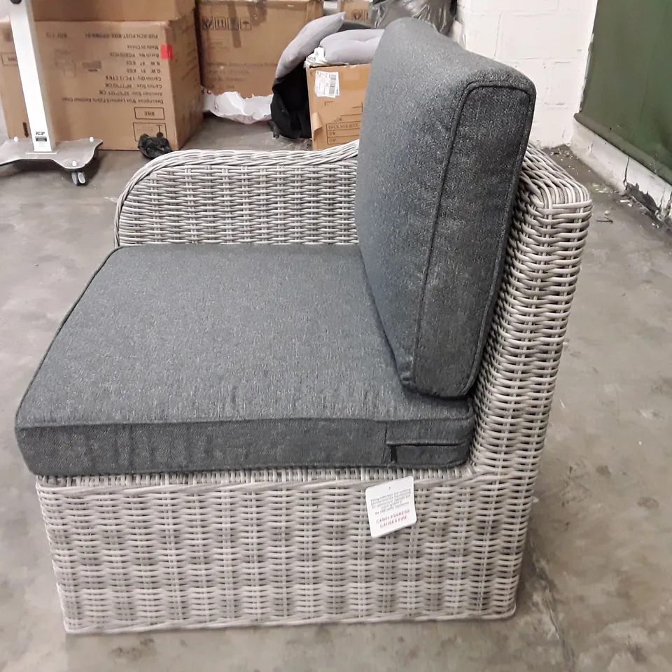 BOXED CURVED ARM RIGHT CORNER CHAIR - LIGHT GREY 