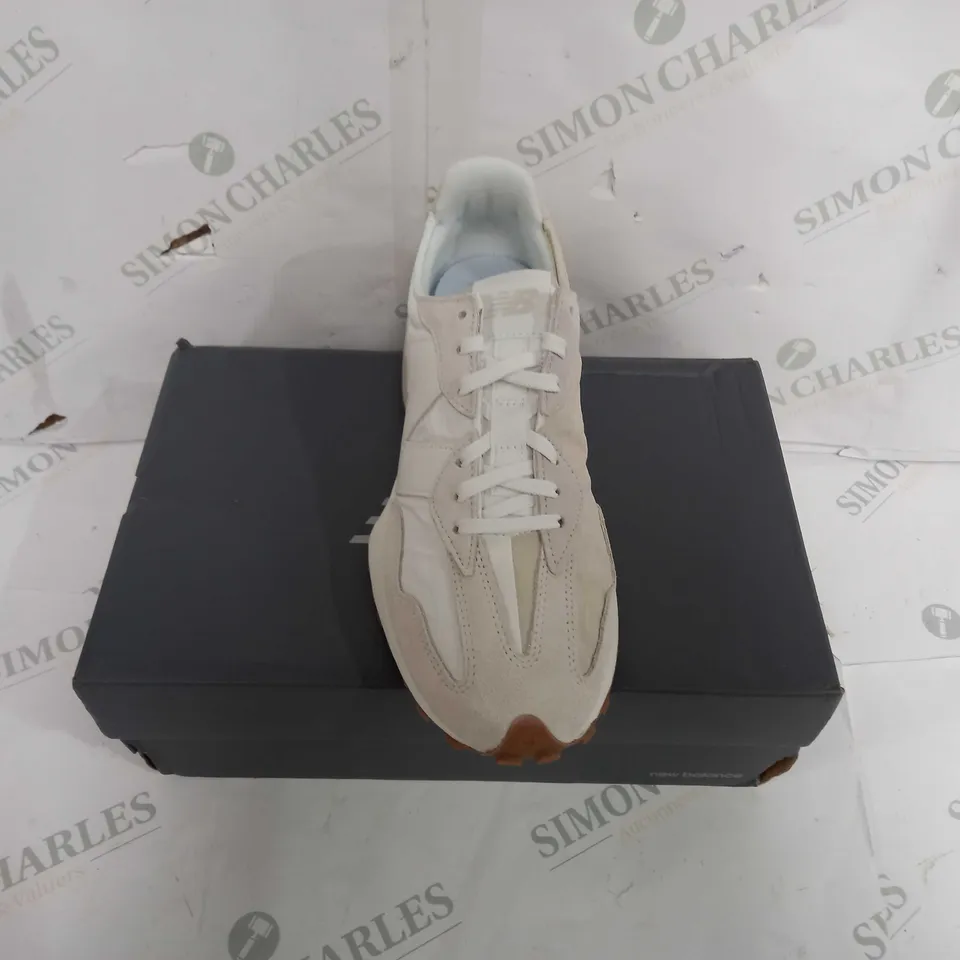 BOXED PAIR OF NEW BALANCE ATHLETICS RUNNING SHOES IN WHITE - UK SIZE 8.5
