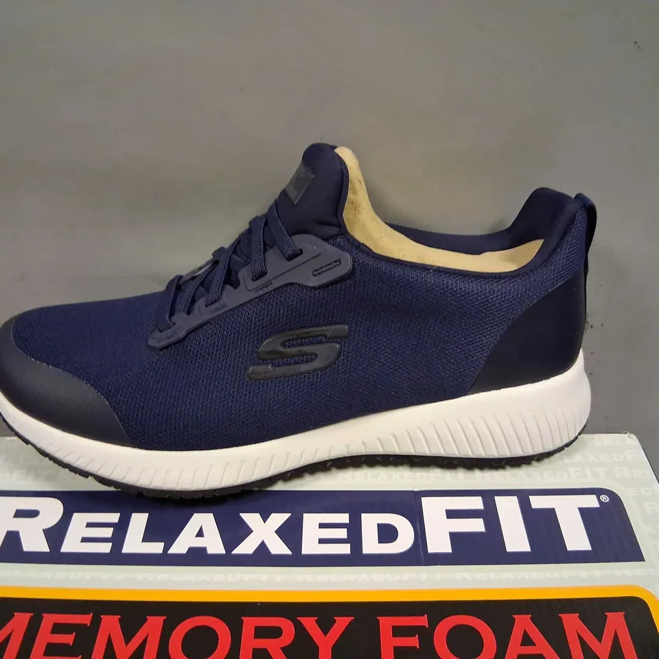 BOXED SKETCHERS RELAXED FIT MEMORY FOAM SIZE 7