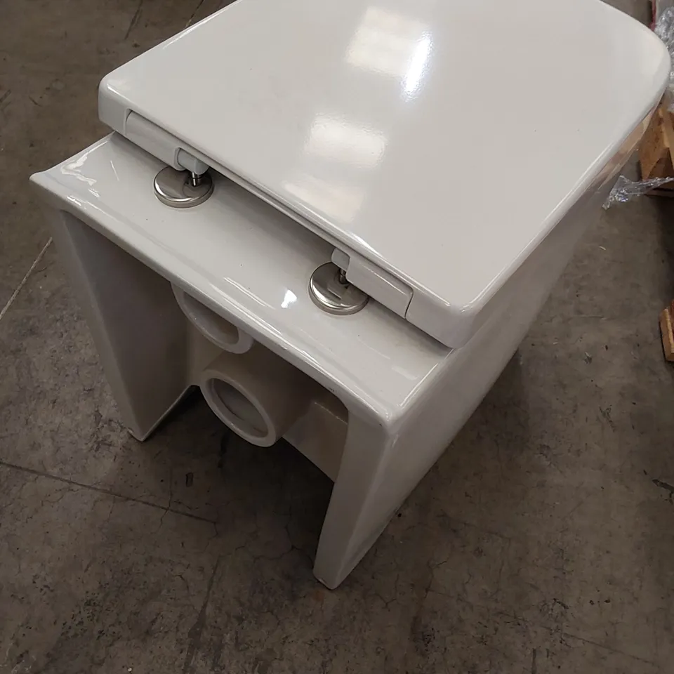 DESIGNER TOILET BASIN WITH SEAT 