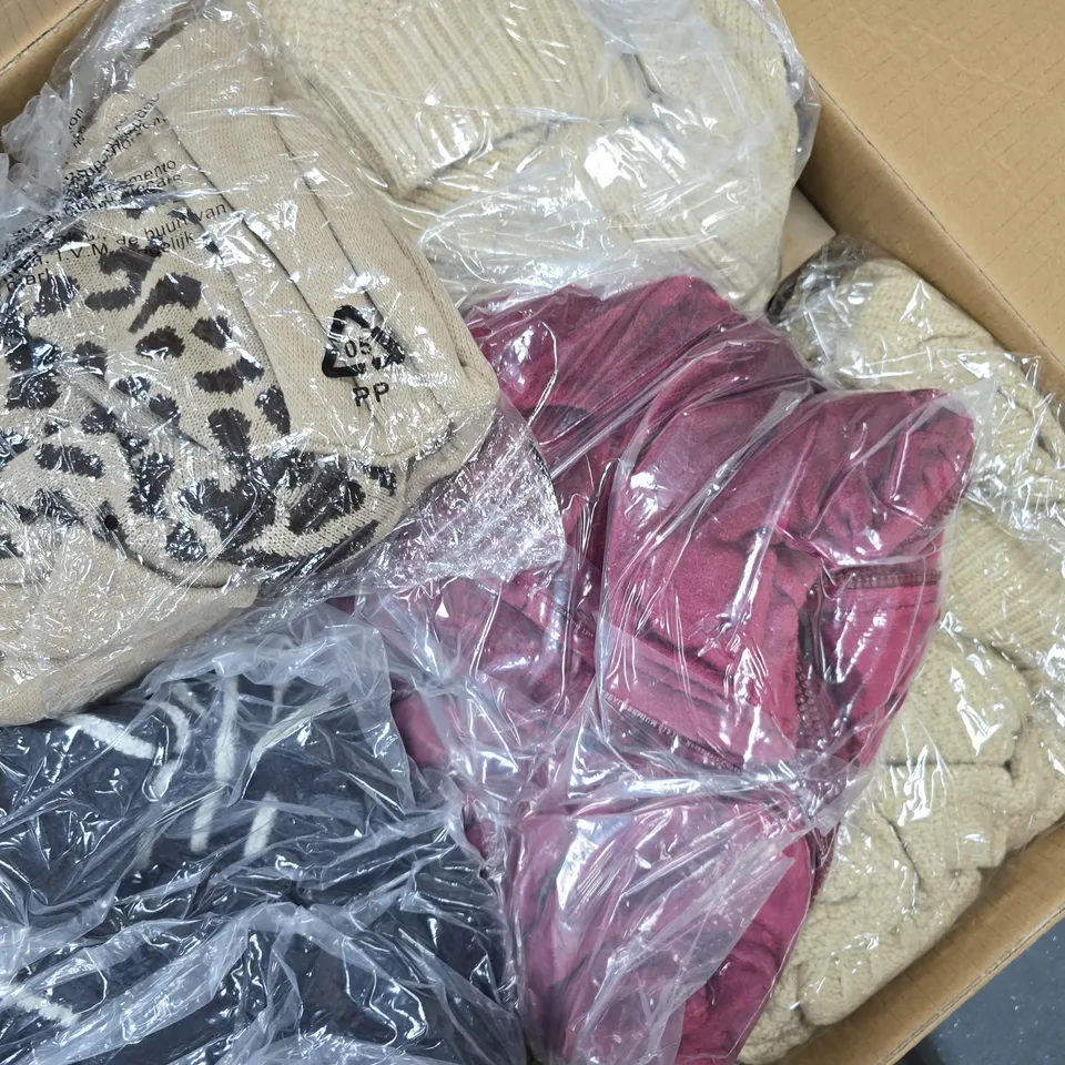 APPROXIMATELY 14 ASSORTED CLOTHING & FOOTWEAR ITEMS IN VARIOUS COLOURS, SIZES, AND STYLES TO INCLUDE BRANDS SUCH AS SPOTON, JO & JOE, SUGAR CRISP, ETC