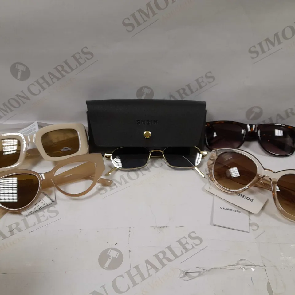 LOT OF APPROX 12 SUNGLASSES