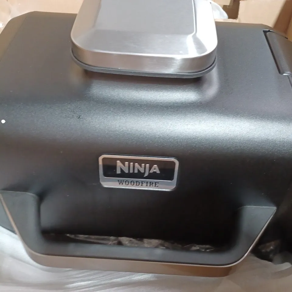 BOXED NINJA WOODFIRE ELECTRIC BBQ GRILL & SMOKER OG701UKQ