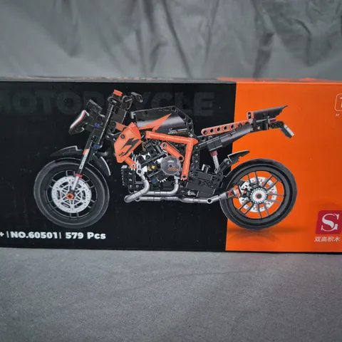 SUPER DUKC MOTORCYCLE 1290 1:8 SCALE 579-PIECE