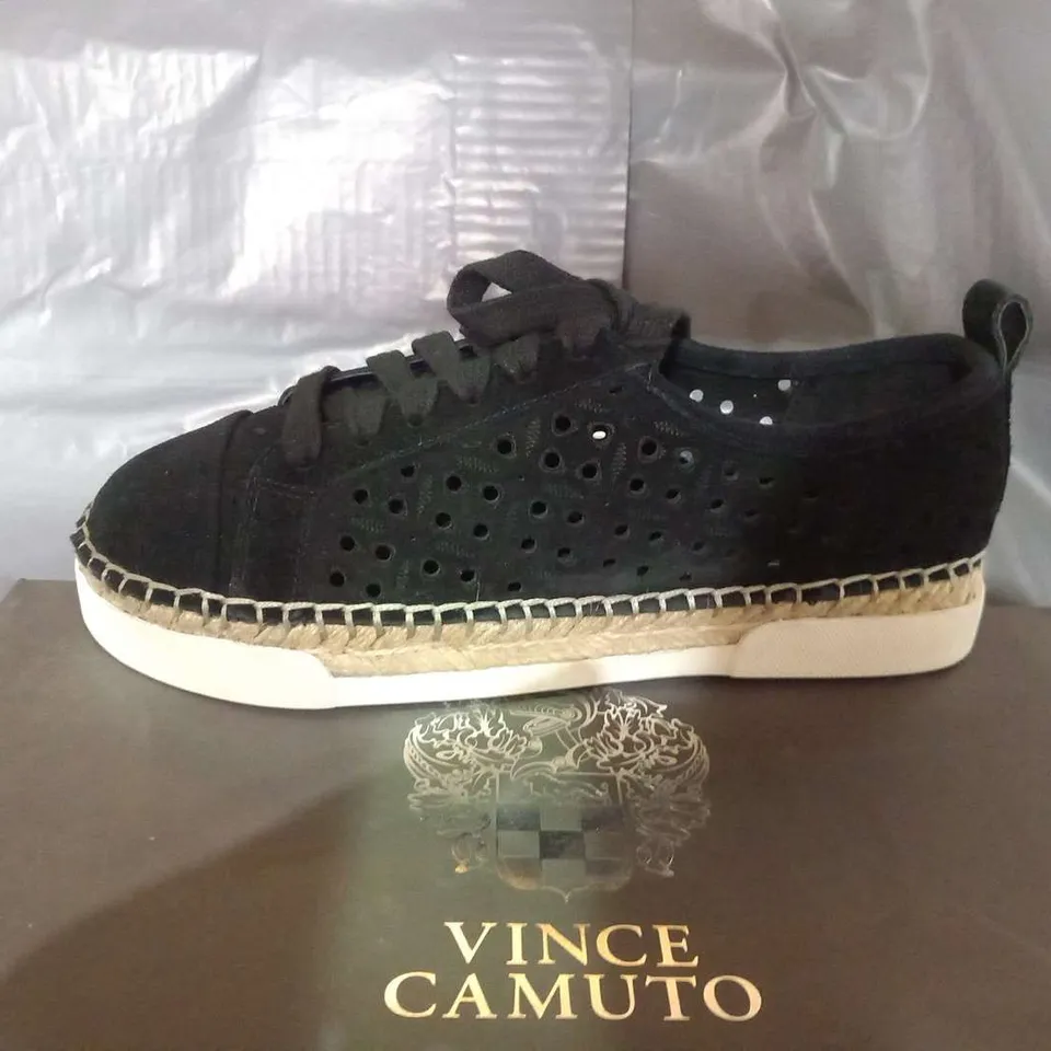 BOXED VINCE CAMUTO THEERA BLACK SUEDE/LEATHER SIZE 3