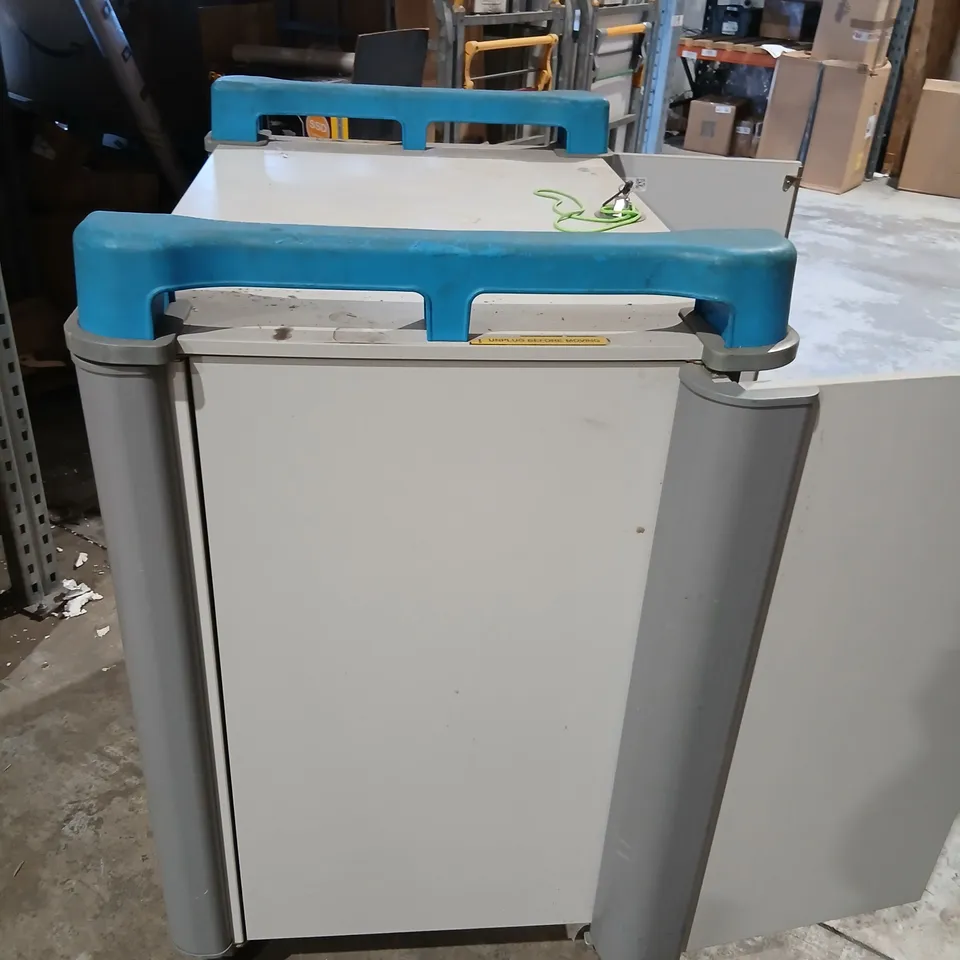 LAPCABBY LAPTOP CHARGING CABINET, 16 BAYS – ON WHEELS