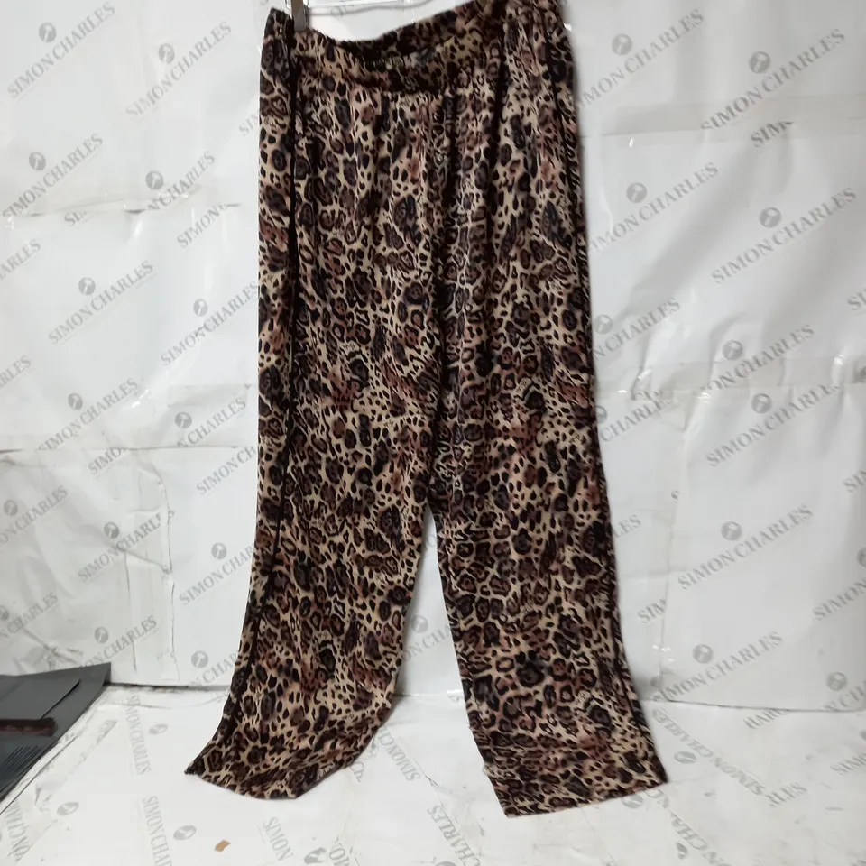 BOX OF APPROXIMATELY 10 WOMEN'S CLOTHING INCLUDING DRESSES, PANTS, TOPS ETC 