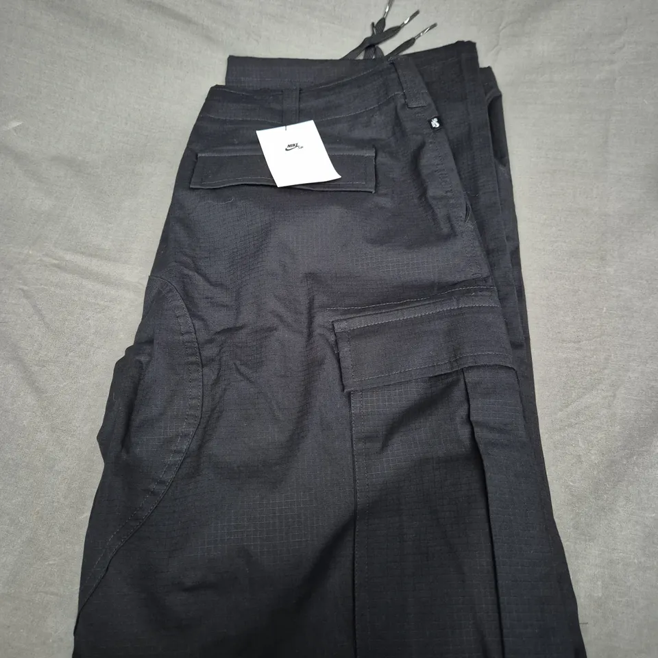 NIKE SB SKATEBOARDING TROUSERS SIZE W32