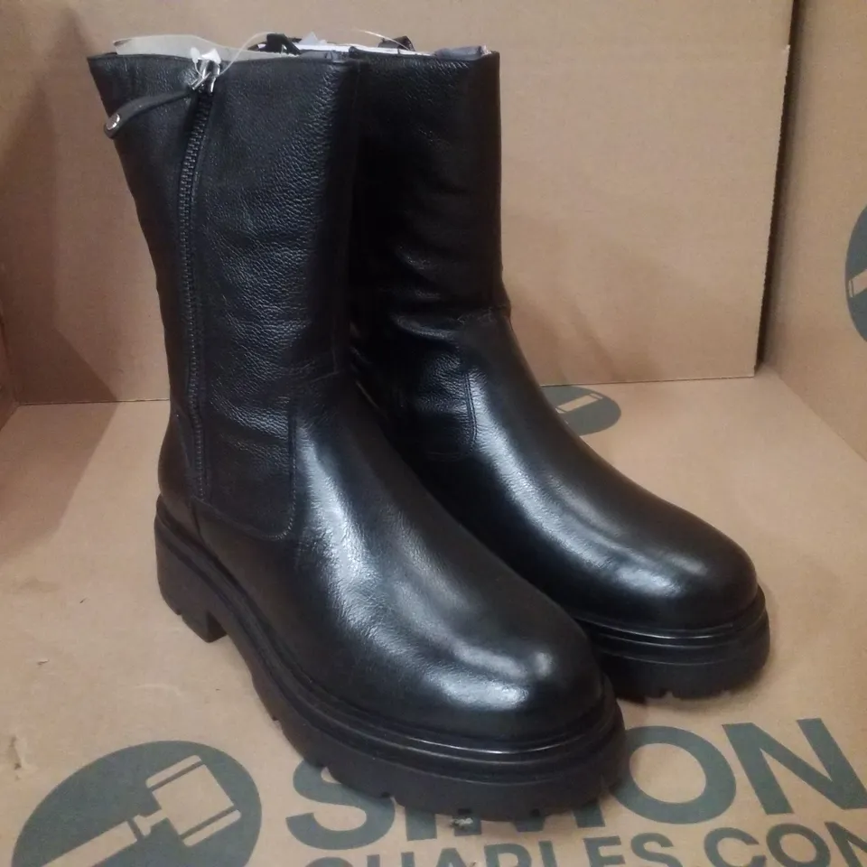 BOX CONTAINING APPROXIMATELY 5 PAIRS OF BRAND NEW SIMPLY BE BLACK BREENER WIDE LEATHER BOOTS - SIZE 4