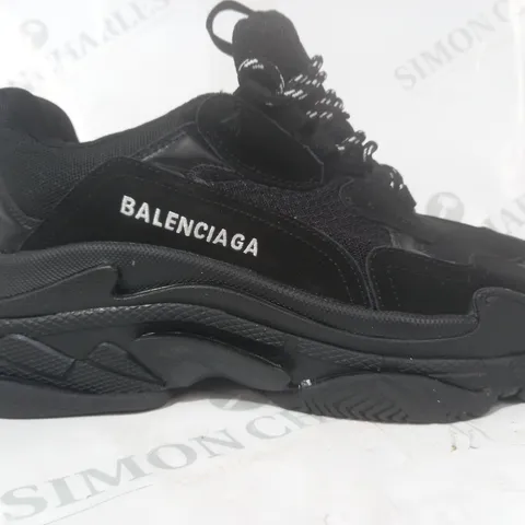 PAIR OF BALENCIAGA TRIPLE S SHOES IN BLACK EU SIZE 44