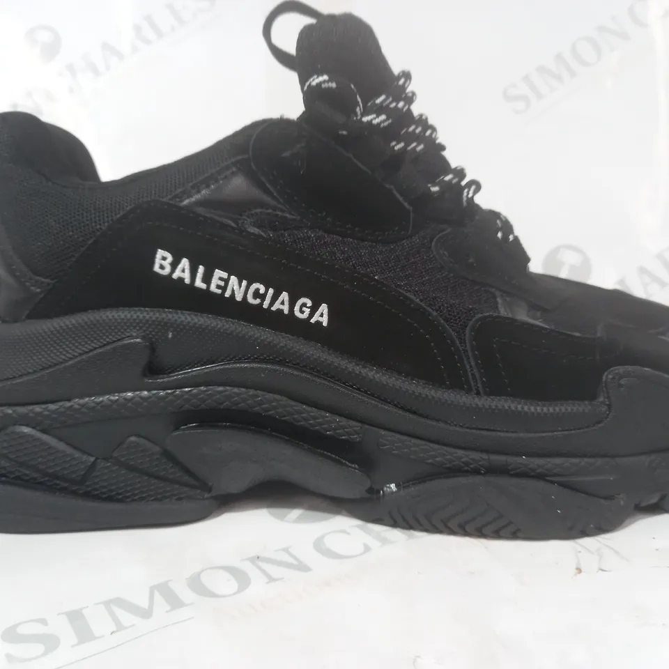 PAIR OF BALENCIAGA TRIPLE S SHOES IN BLACK EU SIZE 44