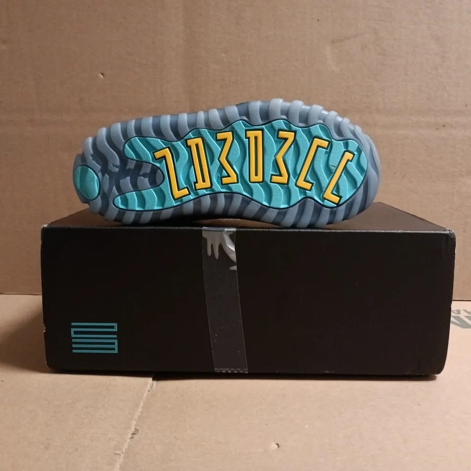 BOXED PAIR OF JORDAN 11 RETRO KID'S SHOES IN BLACK/BLUE SIZE UK 8.5