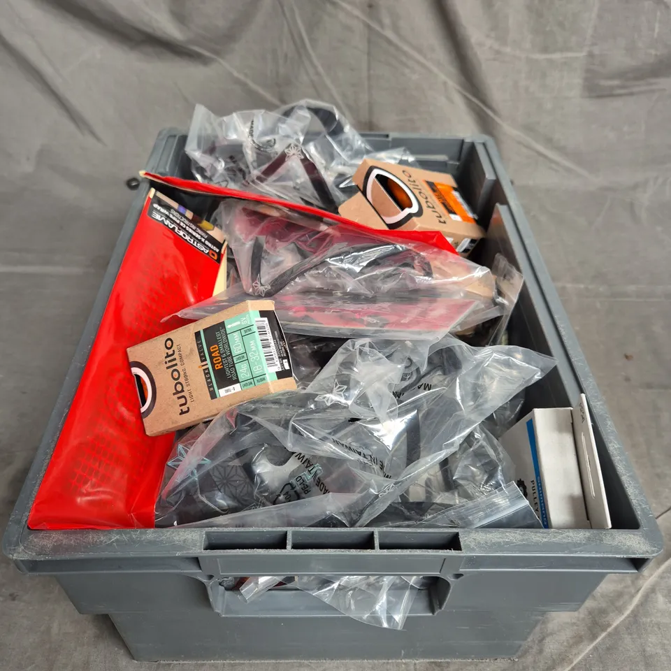 TOTE OF APPROXIMATELY. 15 ASSORTED CAR ITEMS TO INCLUDE PULLEY SETS , BLACK VALVES AND BIKE ACCESSORIES 